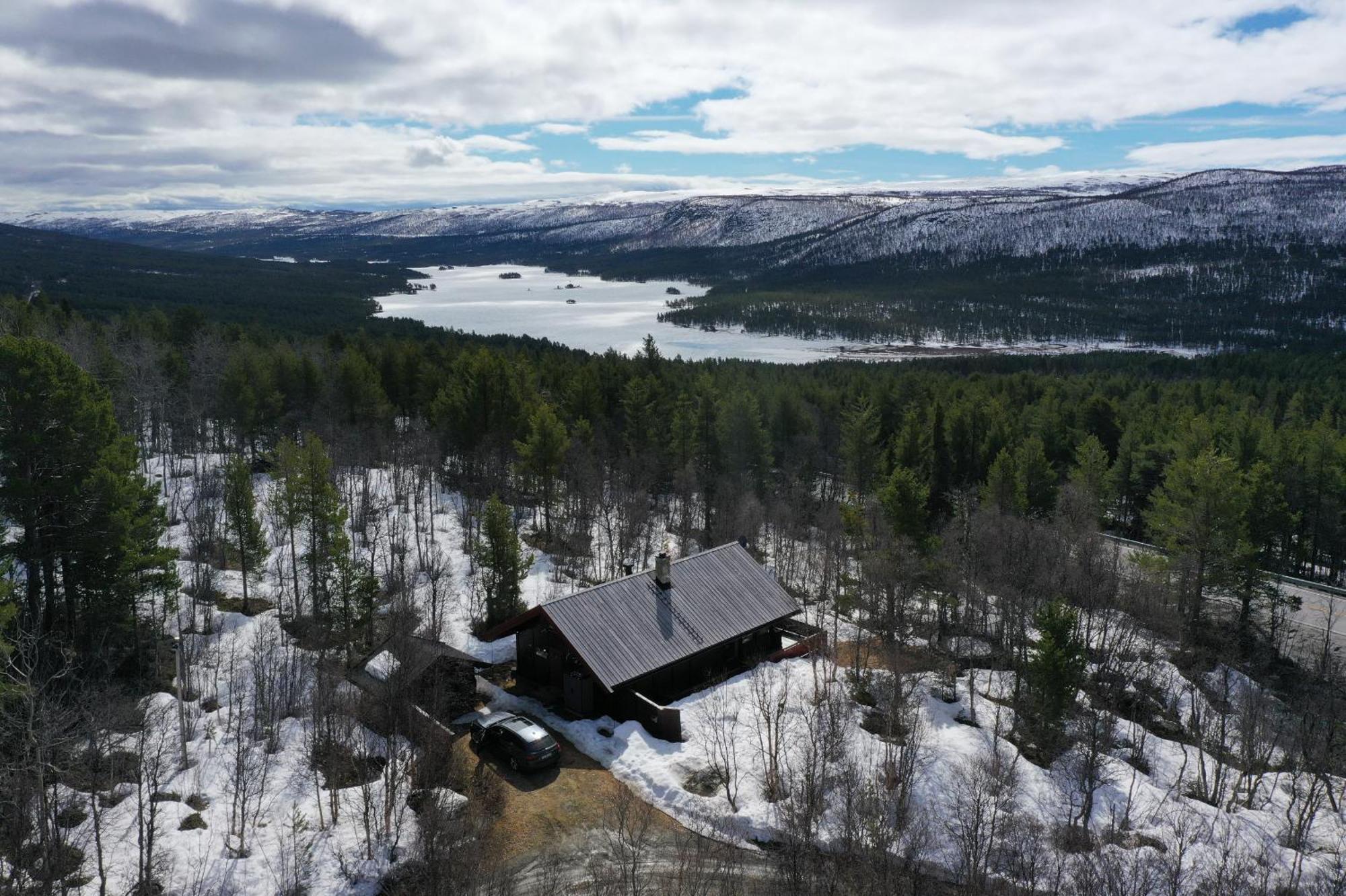 Koselig Hytte Med Usjenert Og Solrik Beliggenhet 耶卢 外观 照片