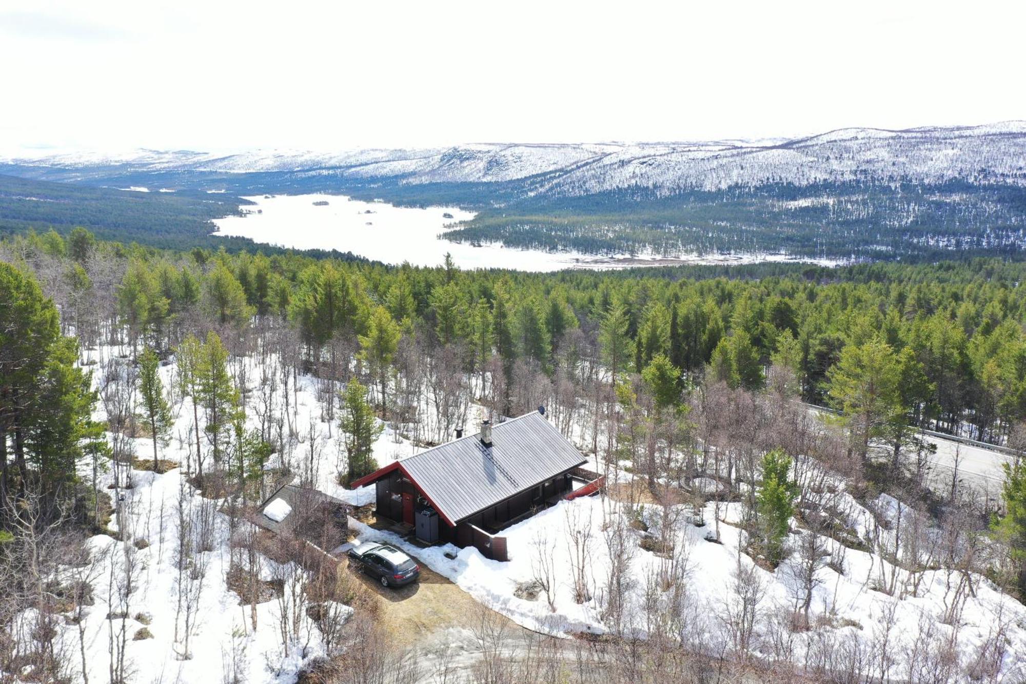 Koselig Hytte Med Usjenert Og Solrik Beliggenhet 耶卢 外观 照片