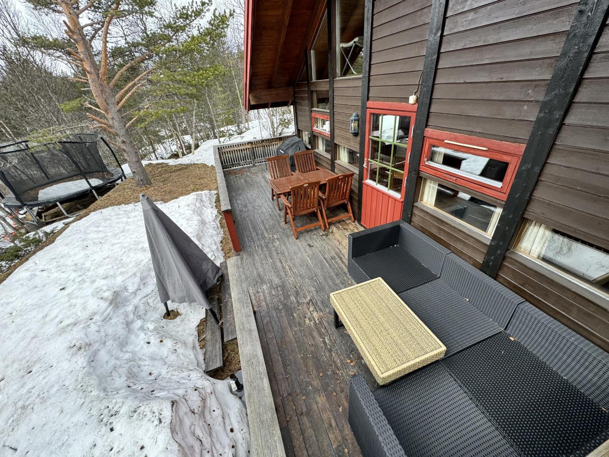 Koselig Hytte Med Usjenert Og Solrik Beliggenhet 耶卢 外观 照片