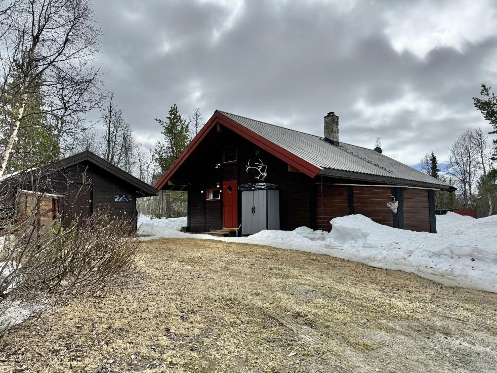 Koselig Hytte Med Usjenert Og Solrik Beliggenhet 耶卢 外观 照片
