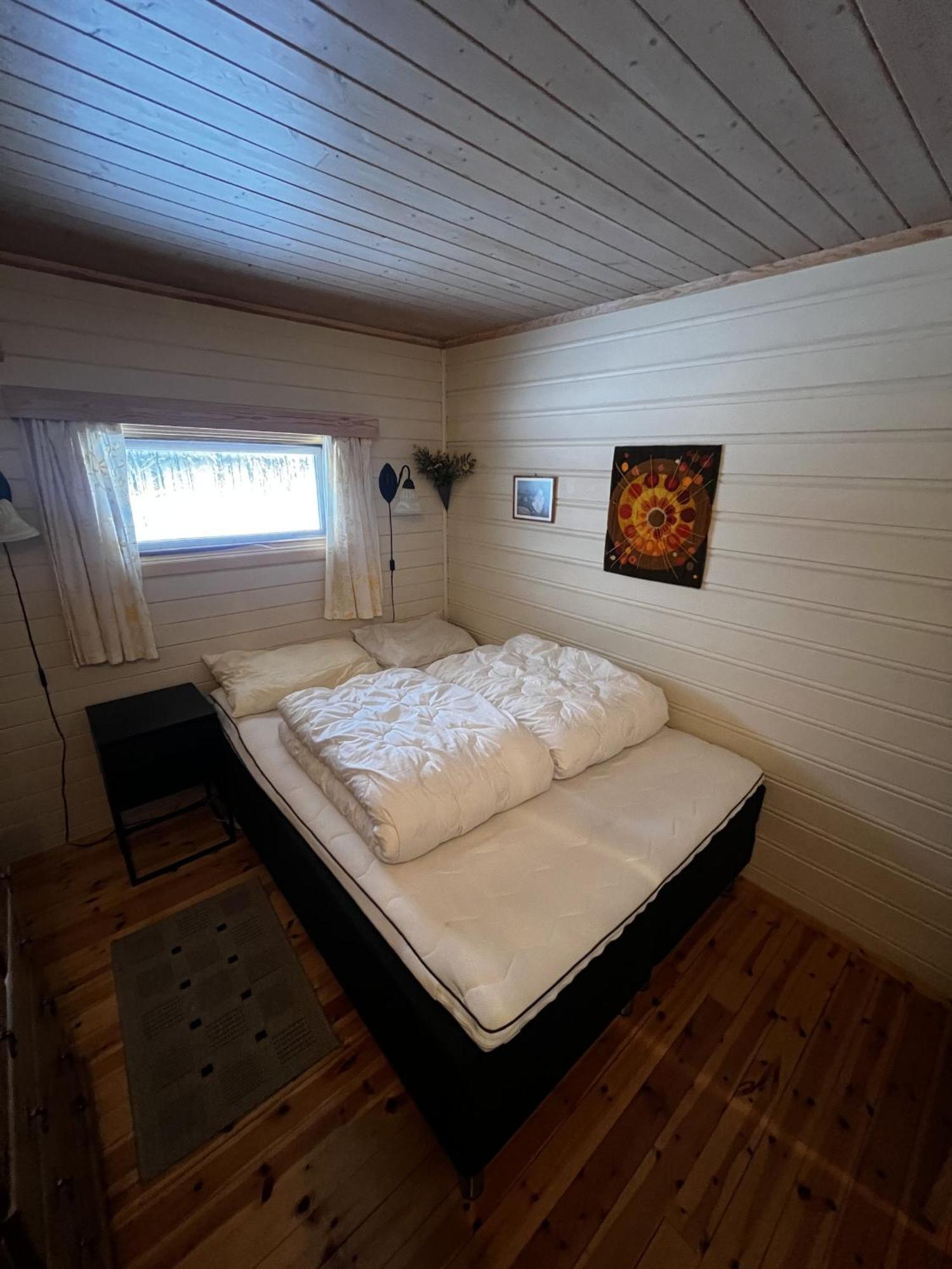 Koselig Hytte Med Usjenert Og Solrik Beliggenhet 耶卢 外观 照片